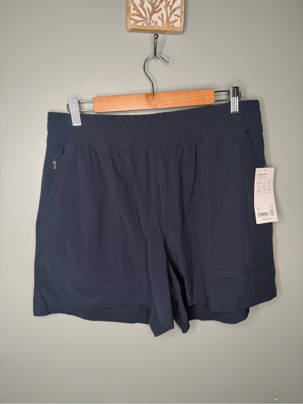NWT Athleta Wayfind Short - Navy - Picture 2 of 10